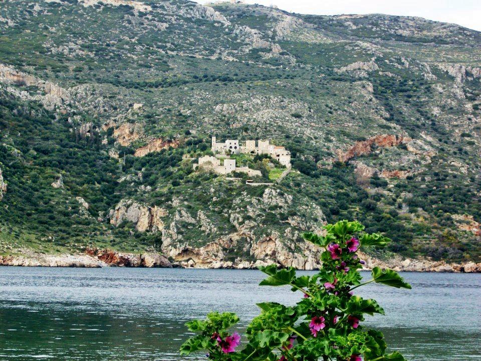 Castello Hotel Porto Kagio Exterior photo